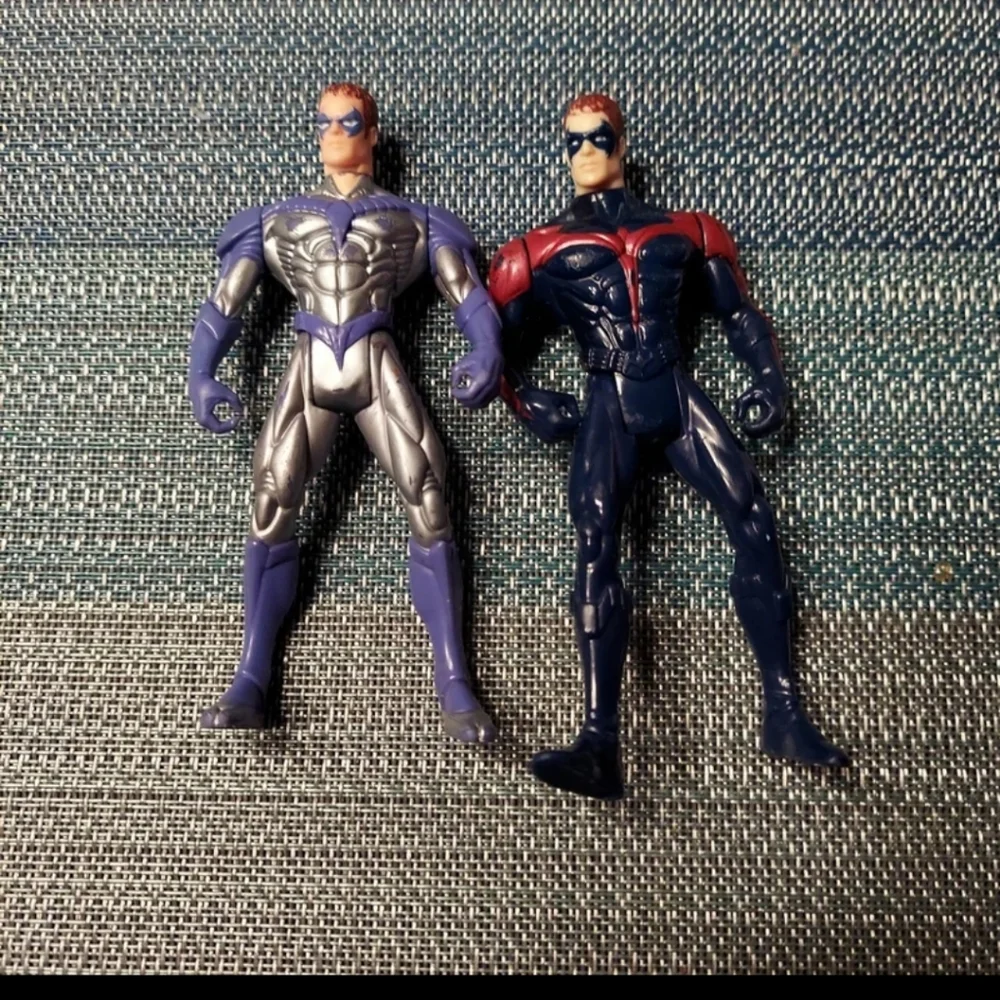 1997 BATMAN & ROBIN LOT OF 4 ACTION FIGURES AND 5 ADDITIONAL CAPES